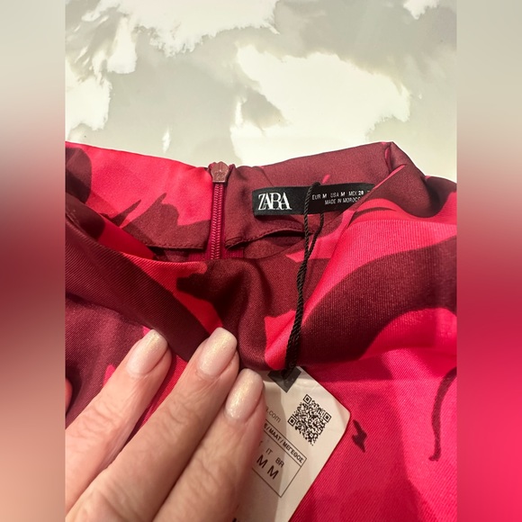 NWT Zara Satin faux Wrap Dress Cerise/Floral abstract pattern Ladies size M - Picture 4 of 13